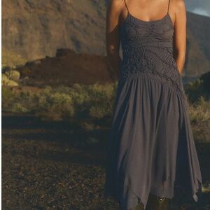 NWT🔥Zara Asymmetric Hem Midi Dress | L